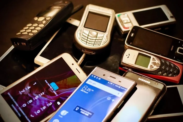 The Evolution of Mobile Phones: From Brick-Sized to Smartphones with SMS Payment Options